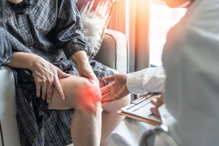 Person who has gout in their knee